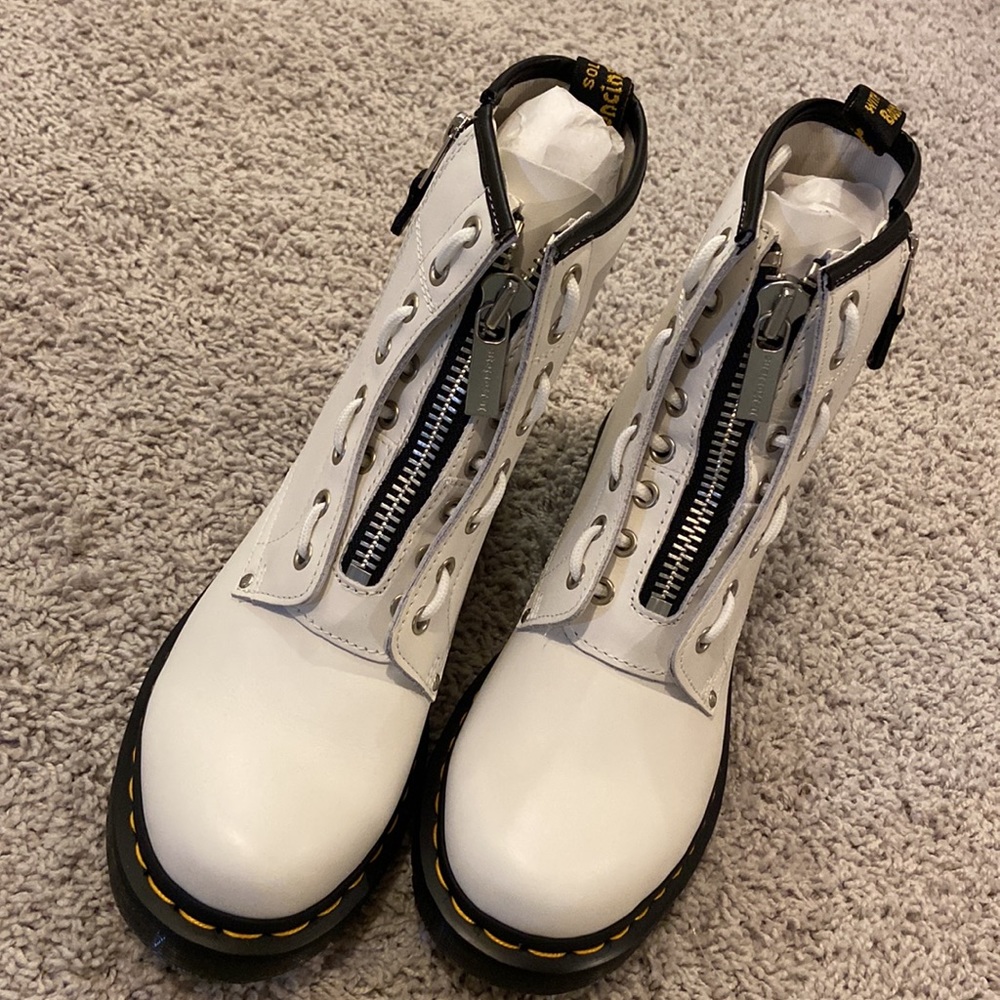 NWT Dr.Martens Women fashion Boots